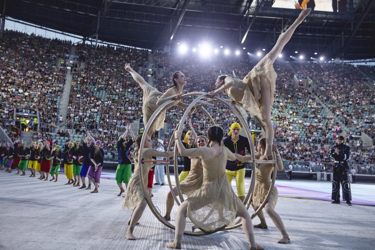 35827154864_3dec46473c_o Photo of athletes performing using a large wheel